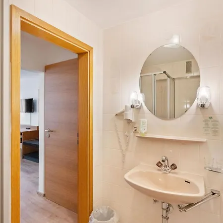Hotell Garni Traube FDH